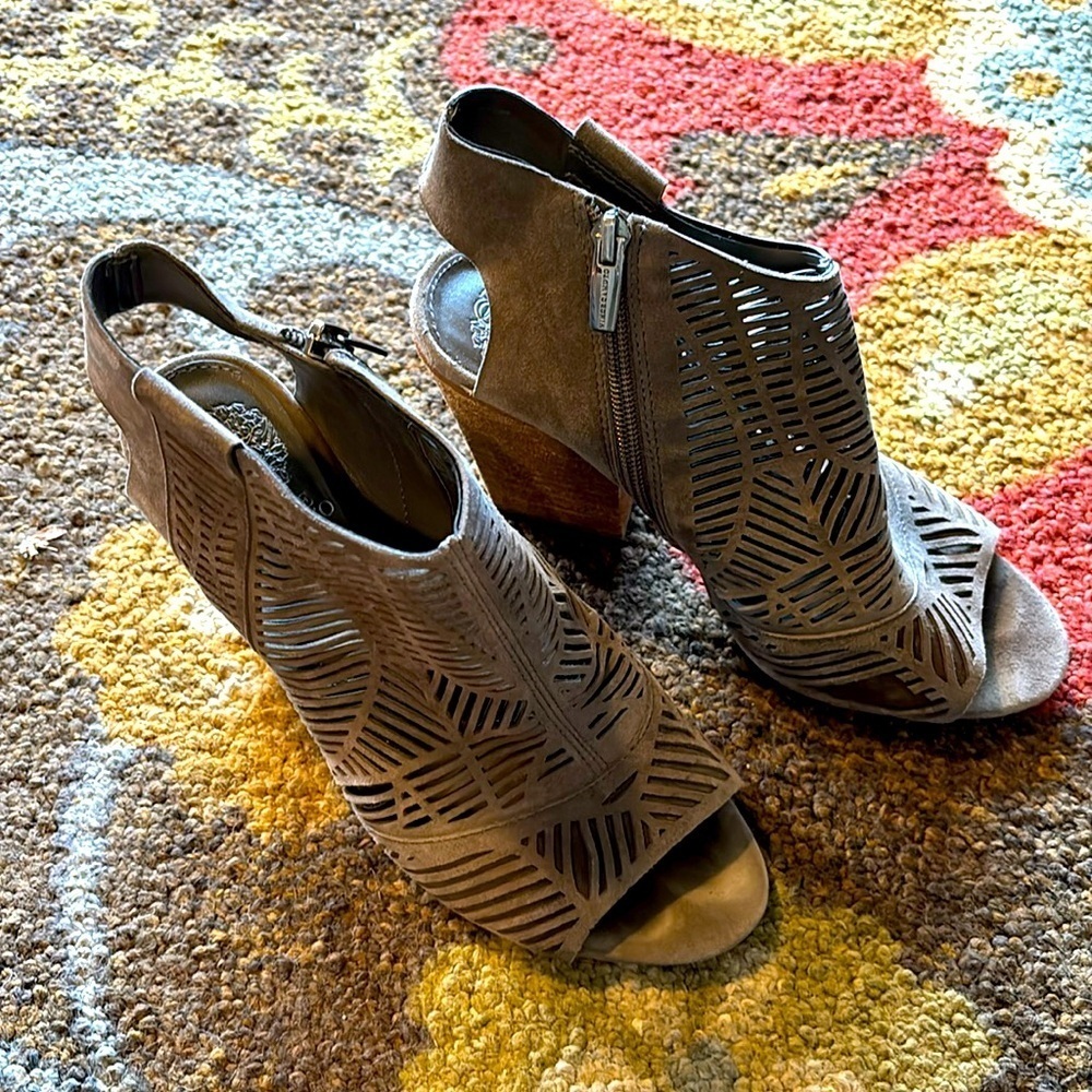 Vince Camuto Suede Peep Toe Sling Back Wedge Sandals Sz 8/Euro 38 1/2